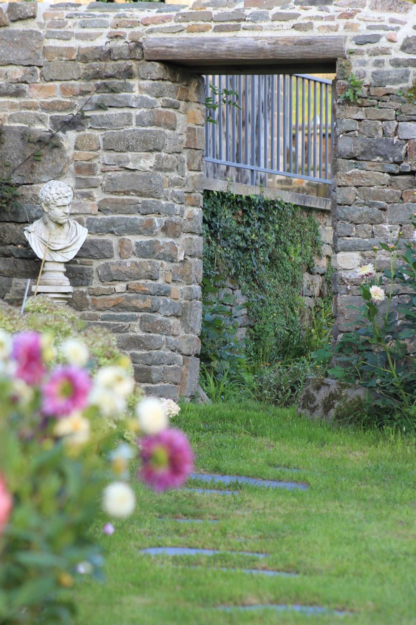 La Theresienne Pleines-Oeuvres Exterior foto