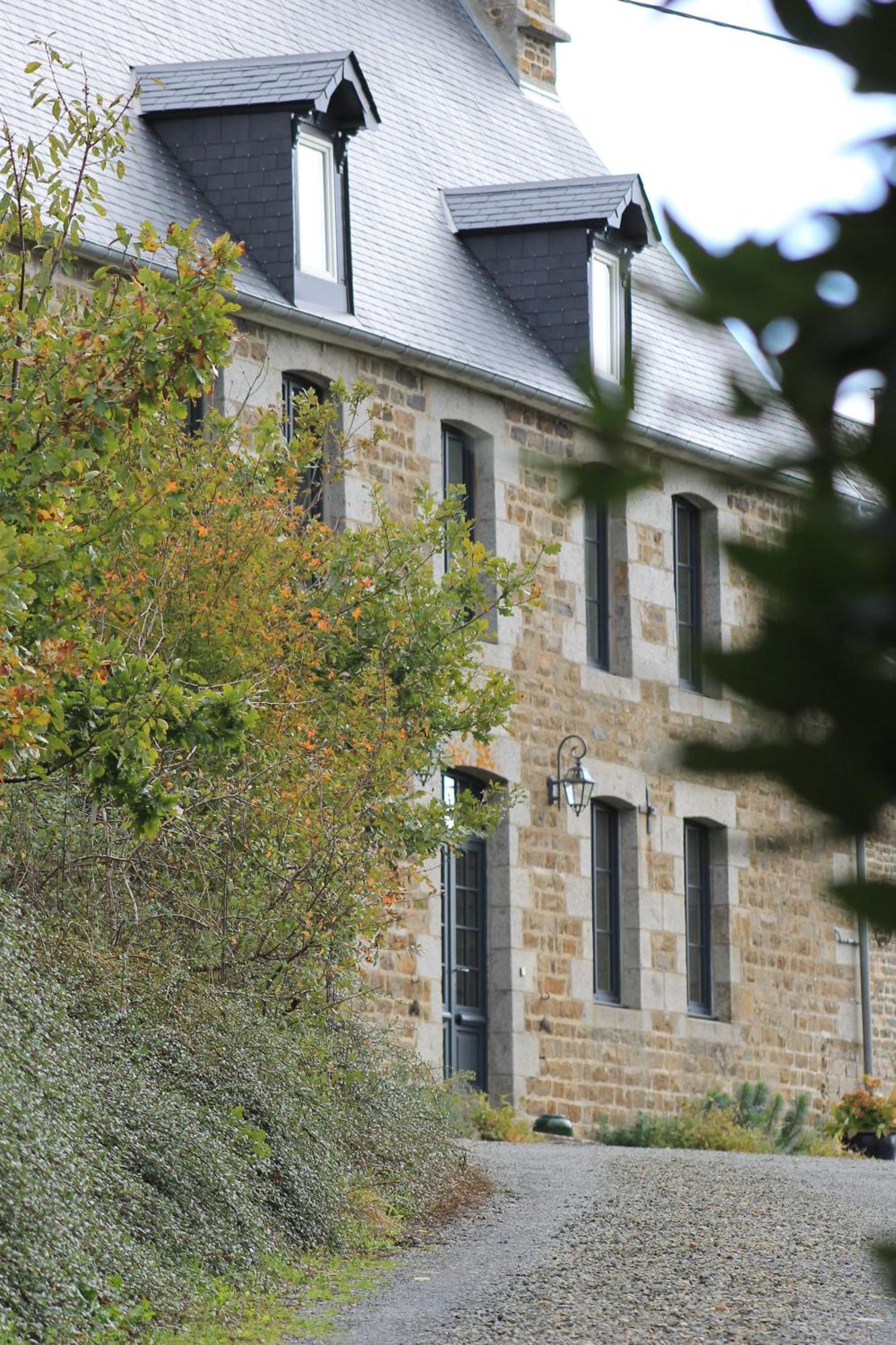 La Theresienne Pleines-Oeuvres Exterior foto